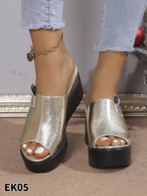 Klapki na koturnie (36-41/12P)