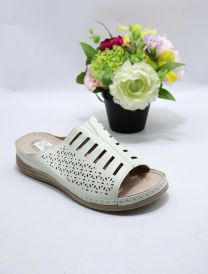 (39-43/8P)Klapki na koturnie  